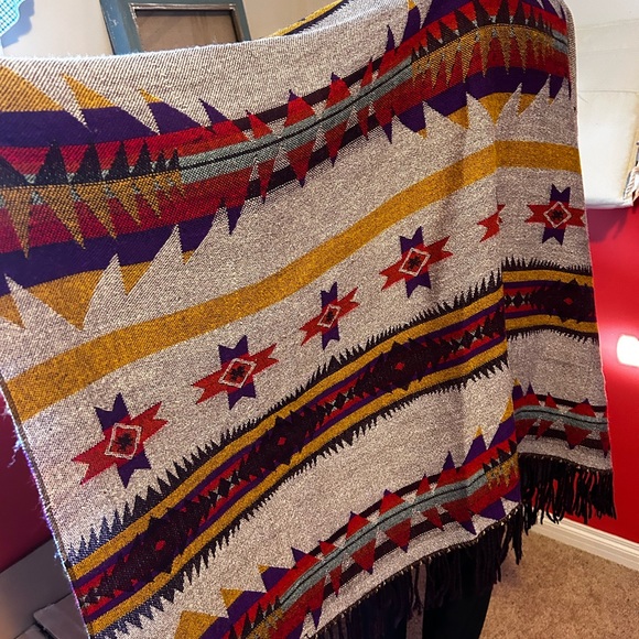 Aztec Poncho - Picture 4 of 6